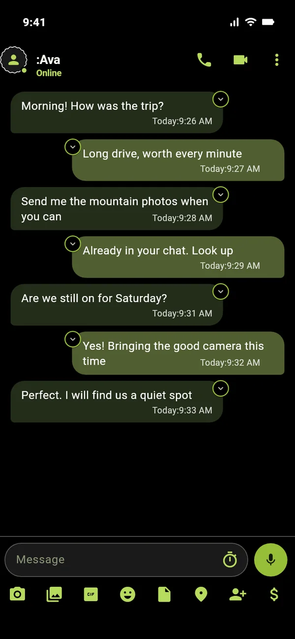 A conversation in Spojiti on an iPhone: a message arrives, a reply is typed and read